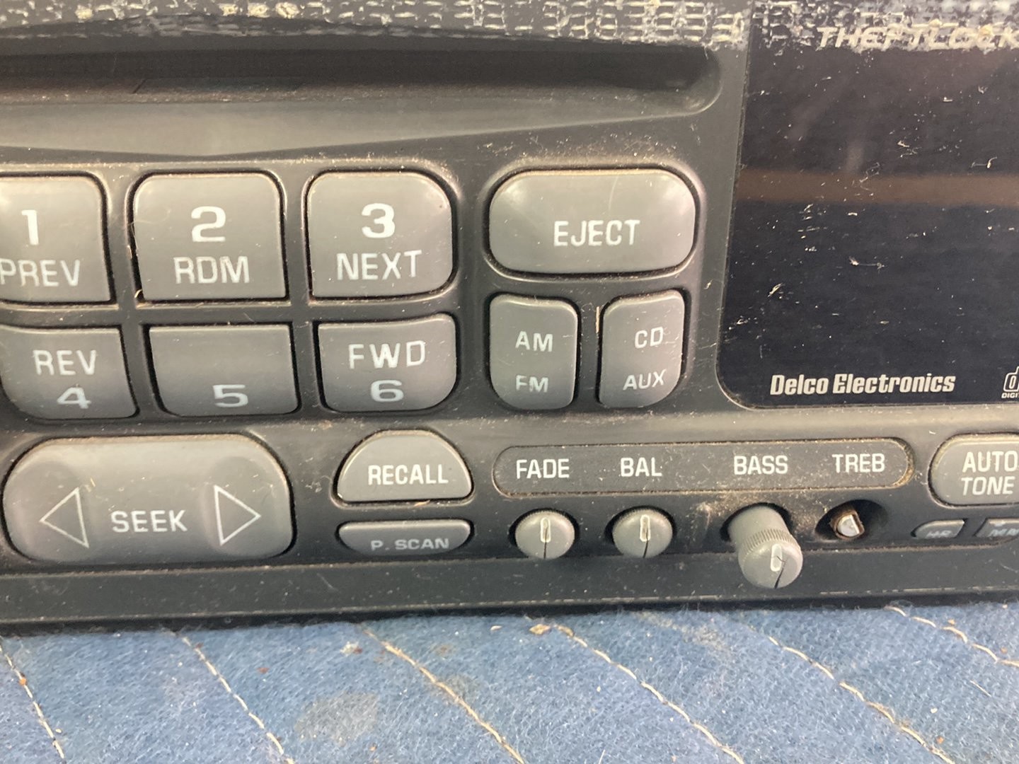 1995-1997 Chevrolet Silverado GMT400 Radio AC Delco CD AM FM 16211095 OEM