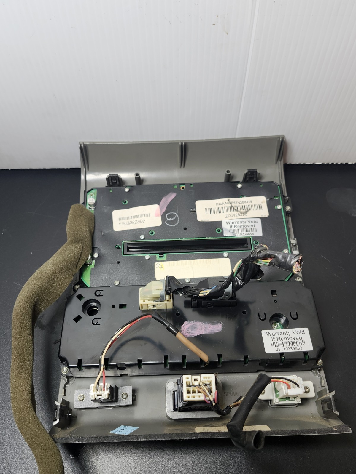2004 – 2007 Nissan Titan Radio CD Player Climate Control Hazard Aux Dash 07 OEM