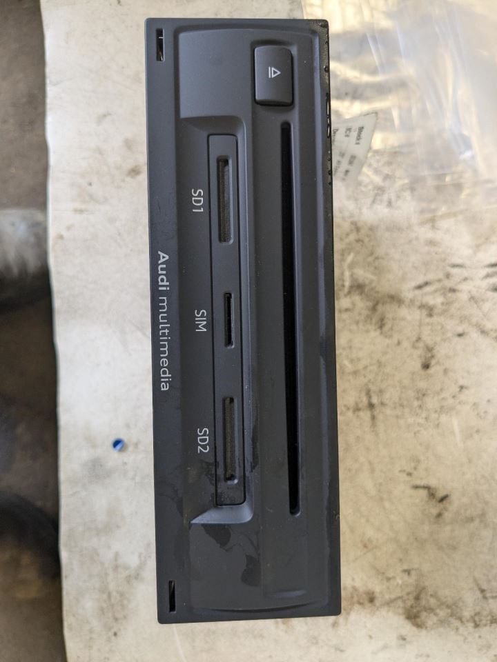 Audio Equipment Radio CD Player Glovebox Mounted Fits 17-19 AUDI Q7 819468