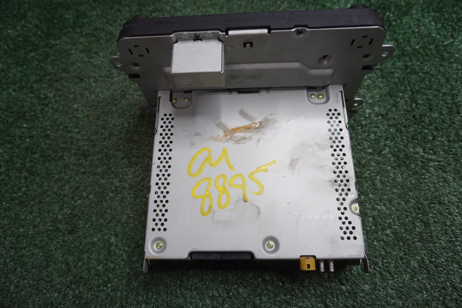 2016 2017 VOLKSWAGEN Passat RADIO RECEIVER AM FM DISPLAY SCREEN OEM 561035150