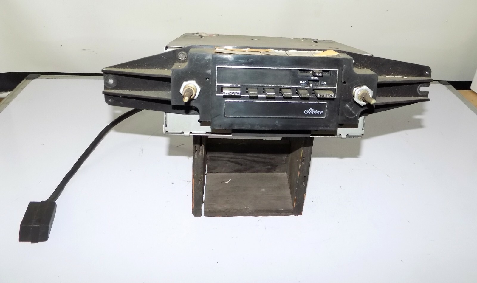 79 80 81 82 Cadillac Delco ETR DIGITAL DISPLAY AM/FM CB Radio STEREO
