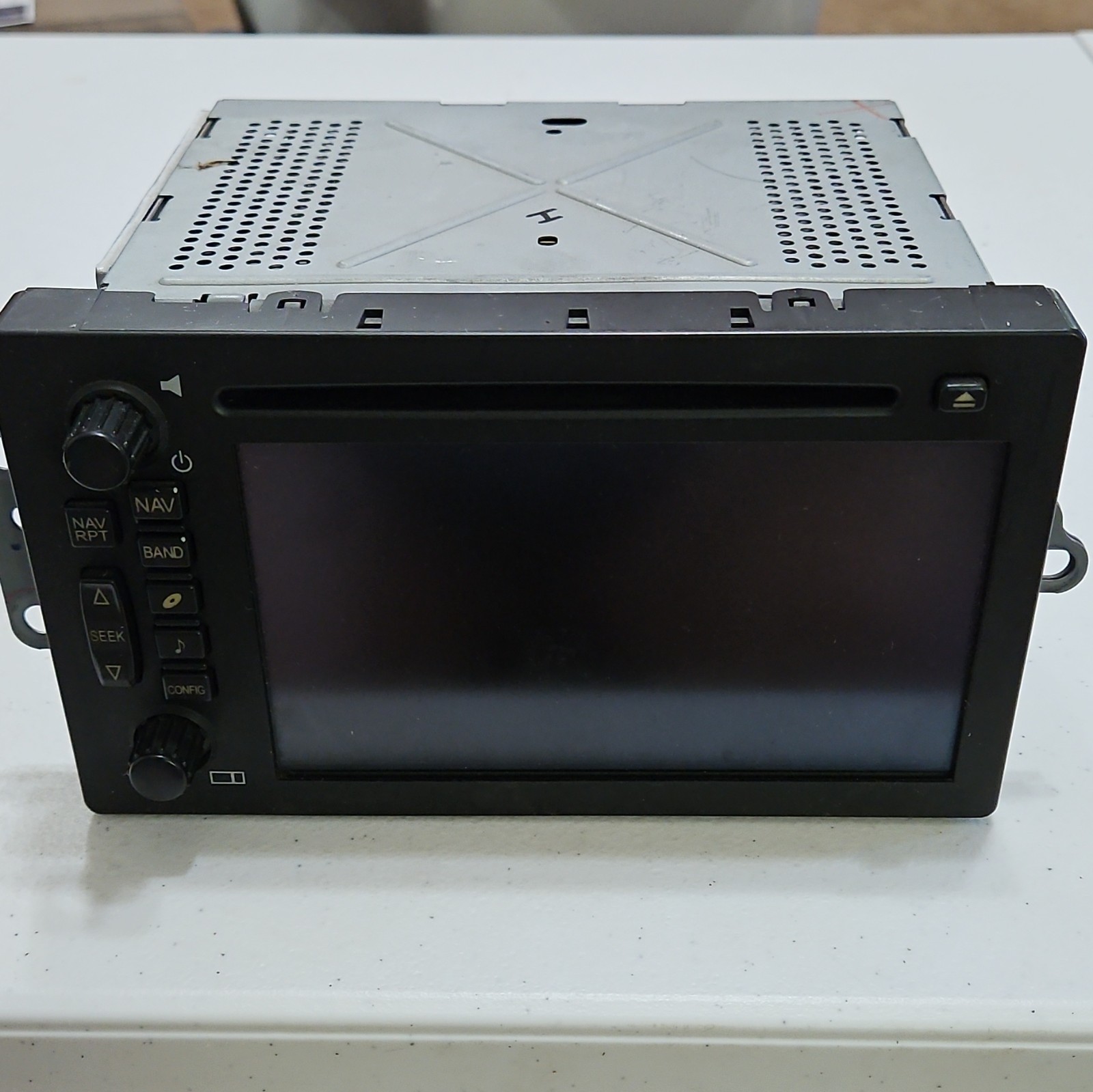 2006 Chevy Tahoe Stock Radio With CD/ DVD Navigation