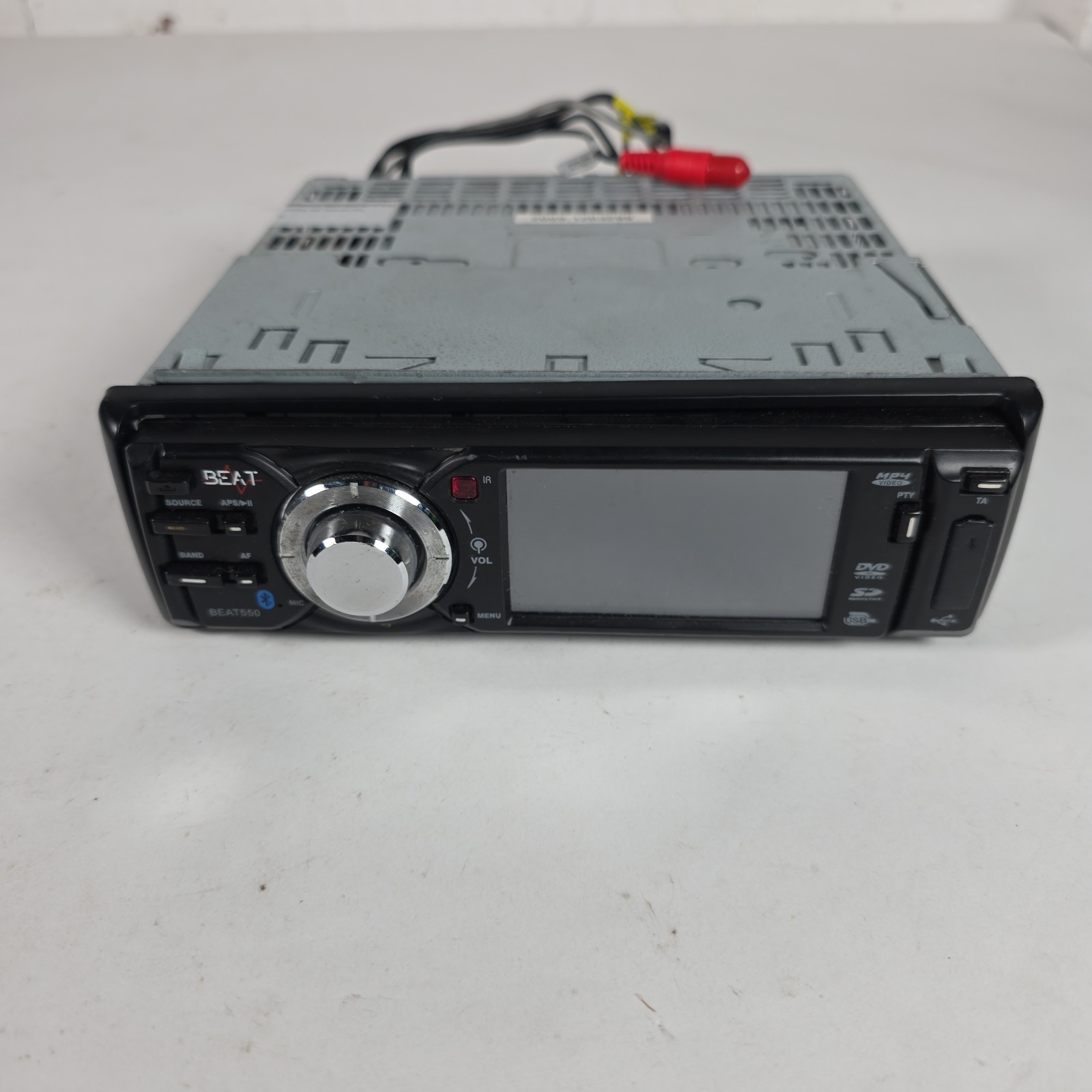 Beat550 Beat Car Radio LCD Display USB/MMC Memory Card/MP3/ Aux In Tuner