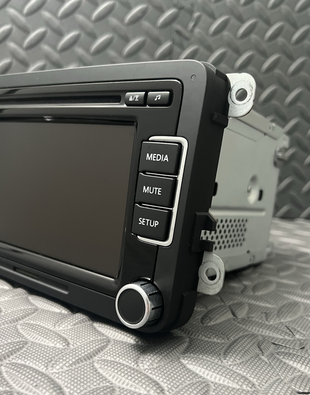 2009-2017 VW VOLKSWAGEN TIGUAN RADIO HEAD UNIT WITH DASH BEZEL OEM 5NO 858 071