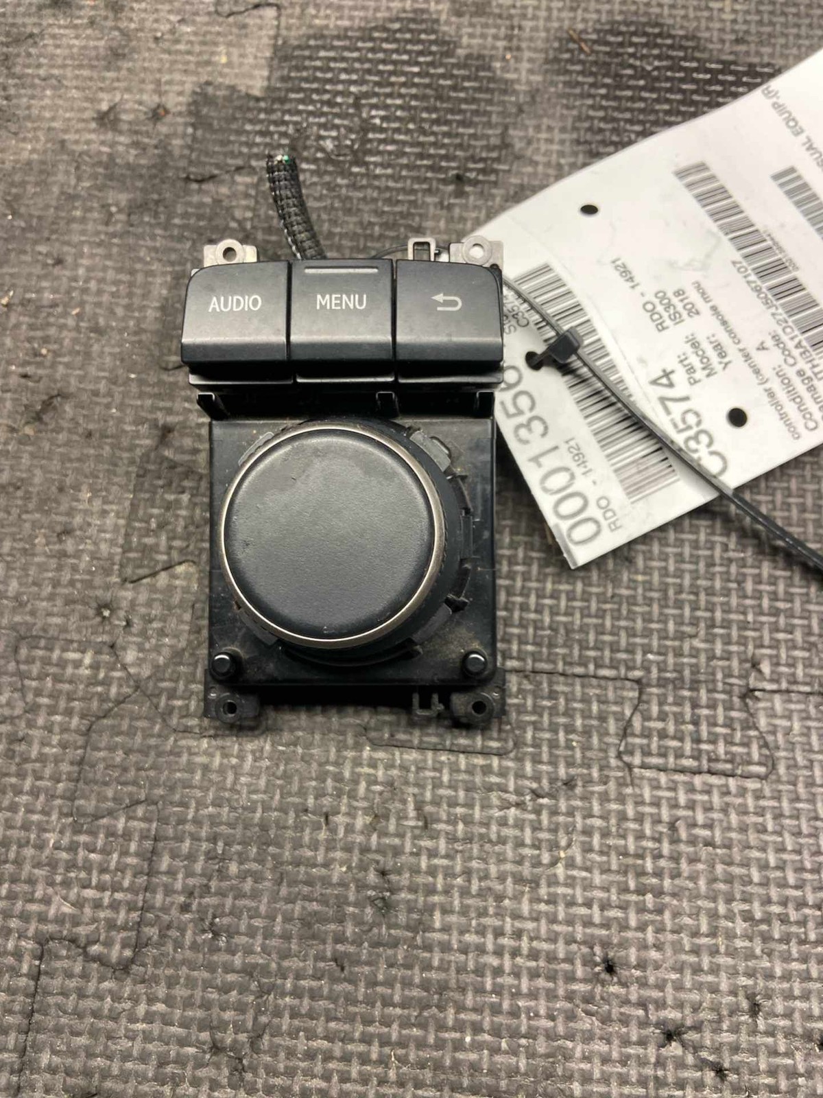 17-20 LEXUS IS300 Radio controller console mounted 8478053191