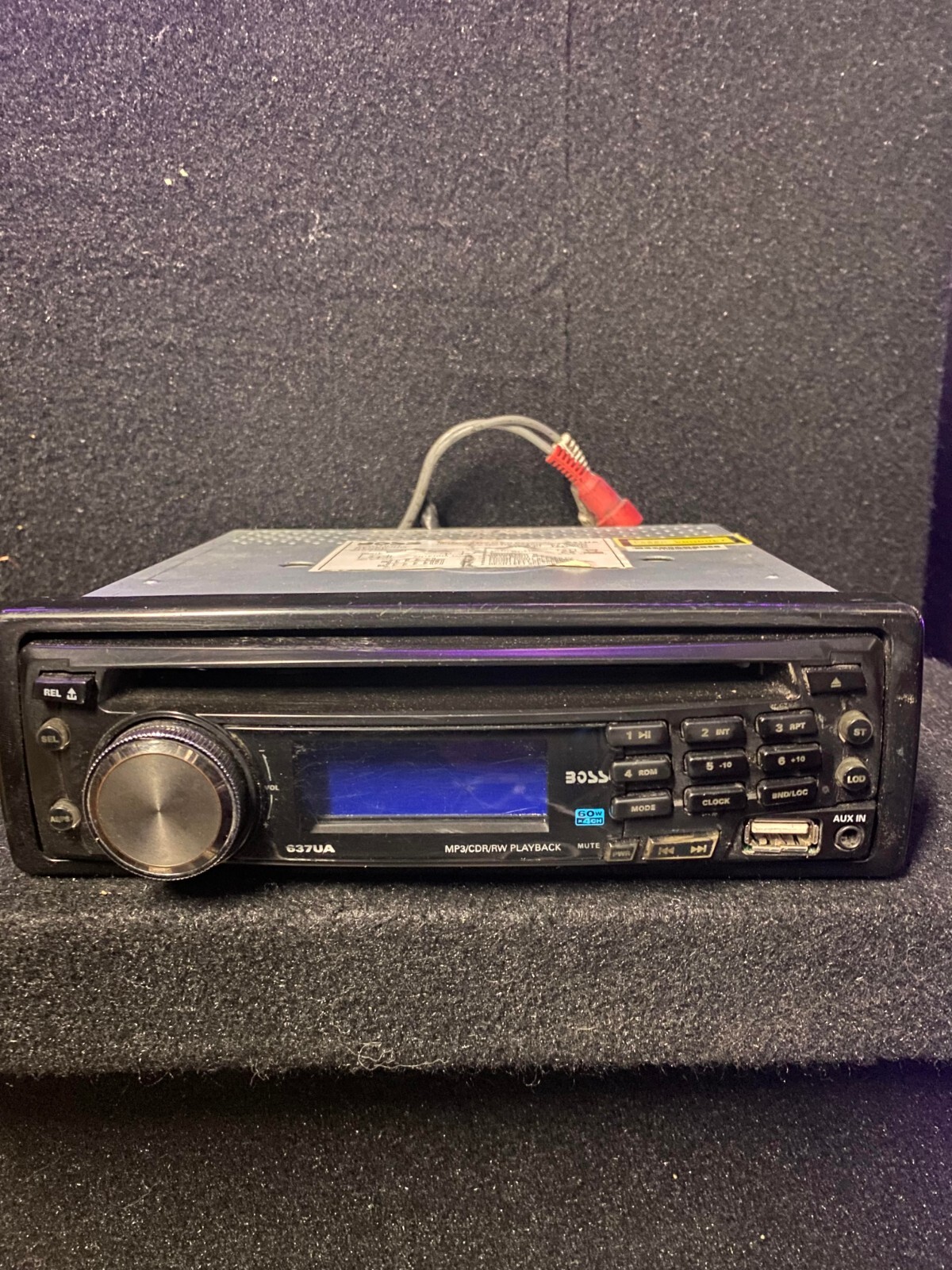 Boss 637UA In-Dash Car Stereo Receiver AM/FM CD MP3-Compatible USB AUX