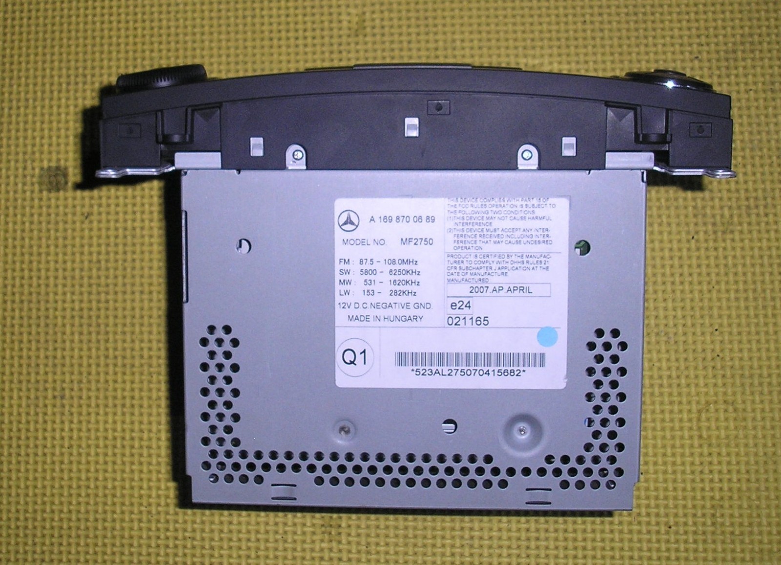 MERCEDES BENZ A CLASS W169 04-12 RADIO / CD PLAYER HEAD UNIT – A1698700689