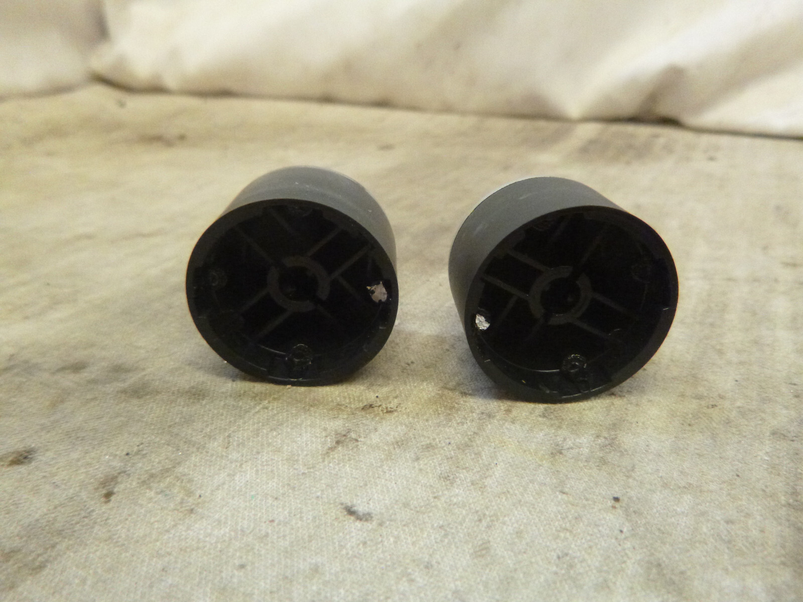 07 08 09 Kia Spectra Radio Cd Knob Set 96150-2F700 SPQ16