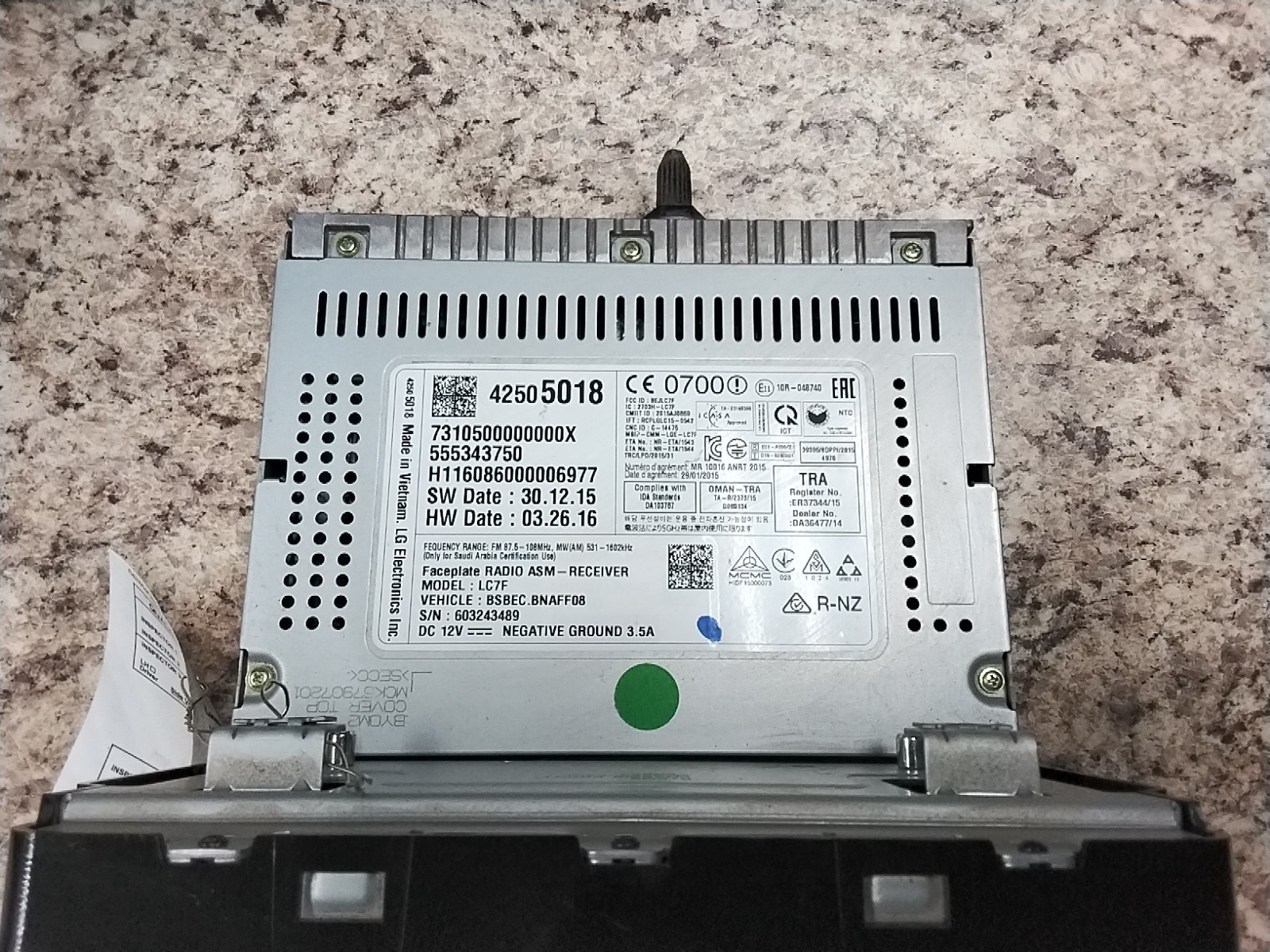 16 CHEVY MALIBU RADIO