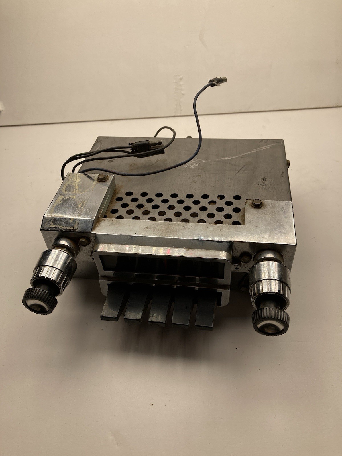 Ford Radio (Unknown Condition) See Listing Pictures for Condition