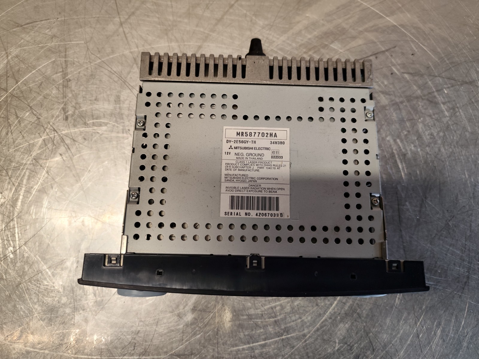 MITSUBISHI COLT 6 C23 1.1i PHASE 1 RHD CAR RADIO MR587702HA