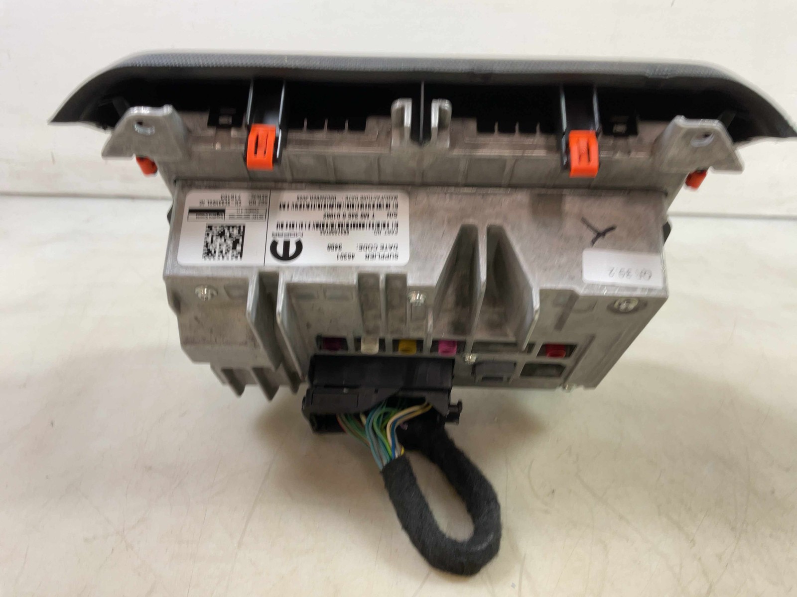 Jeep Wrangler JL OEM 8.4 Touchscreen Radio w Trim Panel 2021-2022 179979