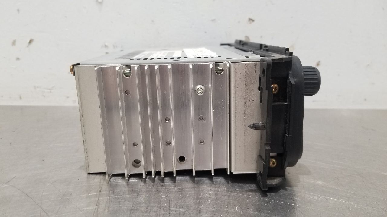 03 DODGE RAM 2500 RADIO AUDIO RECEIVER HEAD UNIT 05064354AJ
