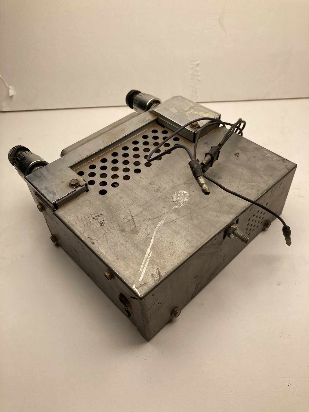 Ford Radio (Unknown Condition) See Listing Pictures for Condition