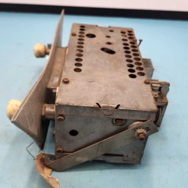 AM RADIO 12-VOLT FITS 1962 STUDEBAKER “UNTESTED” 1081549