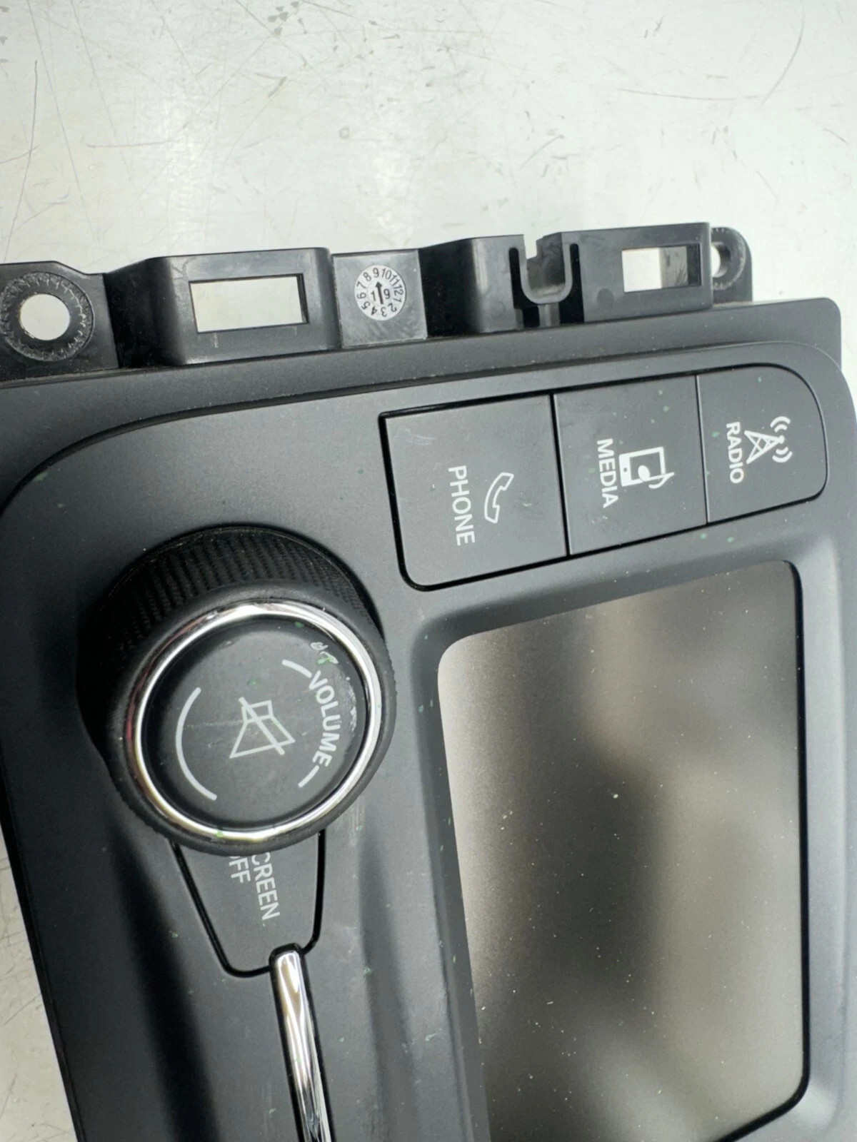 18-20 Dodge 2500 Radio/CD display and receiver, 5.0″ screen, Uconnect 3,opt RA2