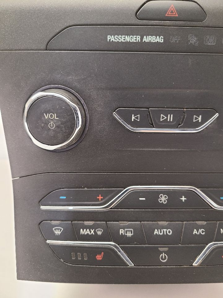 2019- 2020 Ford Edge Audio Equipment Radio Control Panel 8.0″ Screen Openin