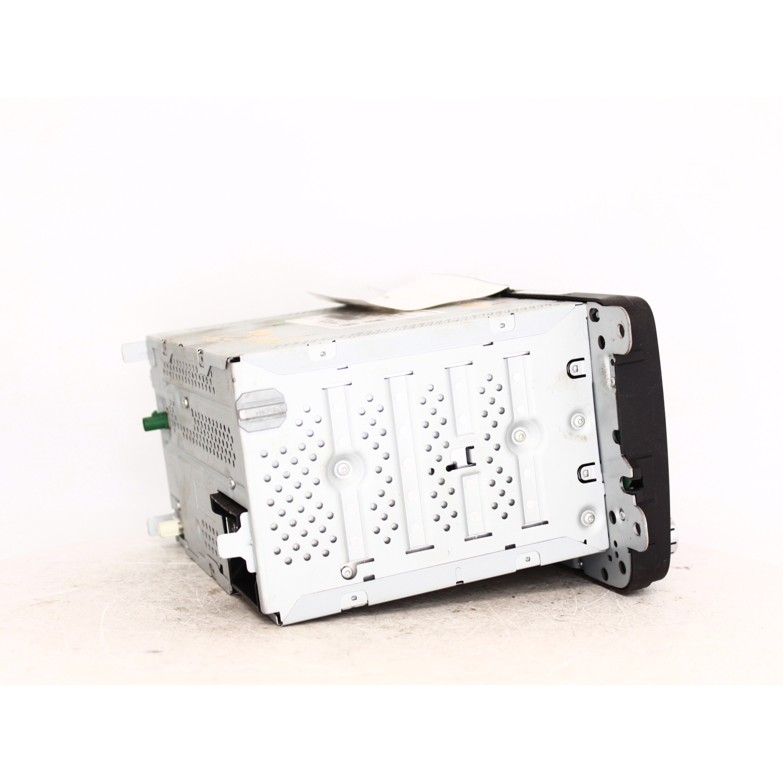 2014 Volkswagen Passat Radio CD Player Part Number – 638-52217 (Used)