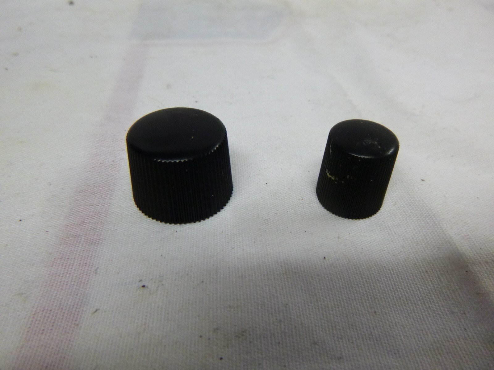 04 05 06 Mitsubishi Outlander Radio Cd Knob Set MN141488 NCH54