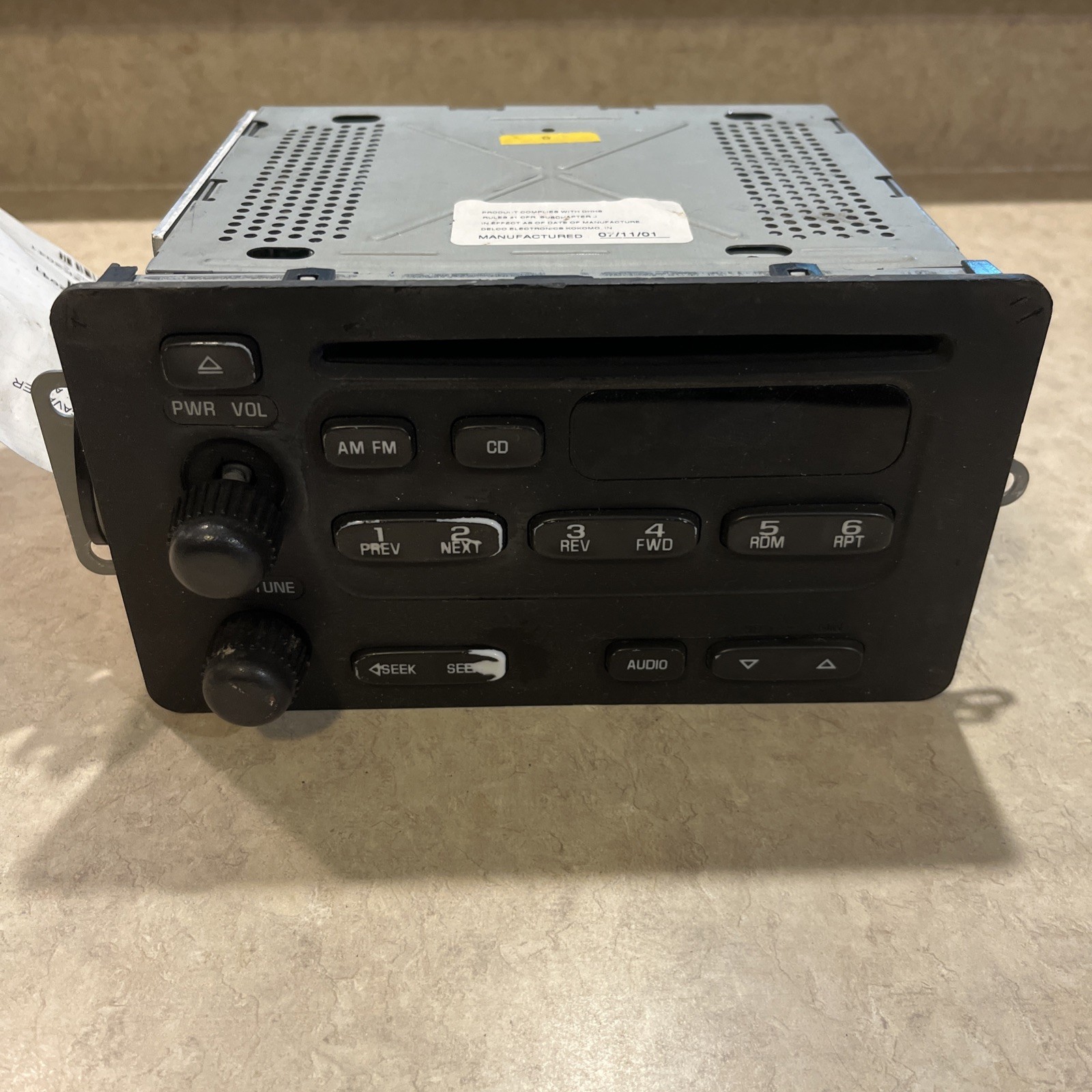 Stereo Radio AM FM CD Player 10315119 Fits 03-05 CHEVROLET CAVALIER B210-107353
