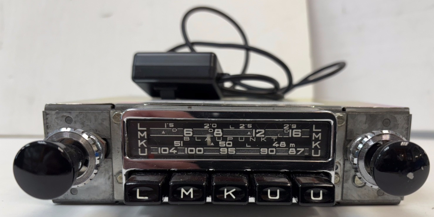 Blaupunkt Frankfurt White face am fm with ipod connector 65-68 Porsche Mercedes