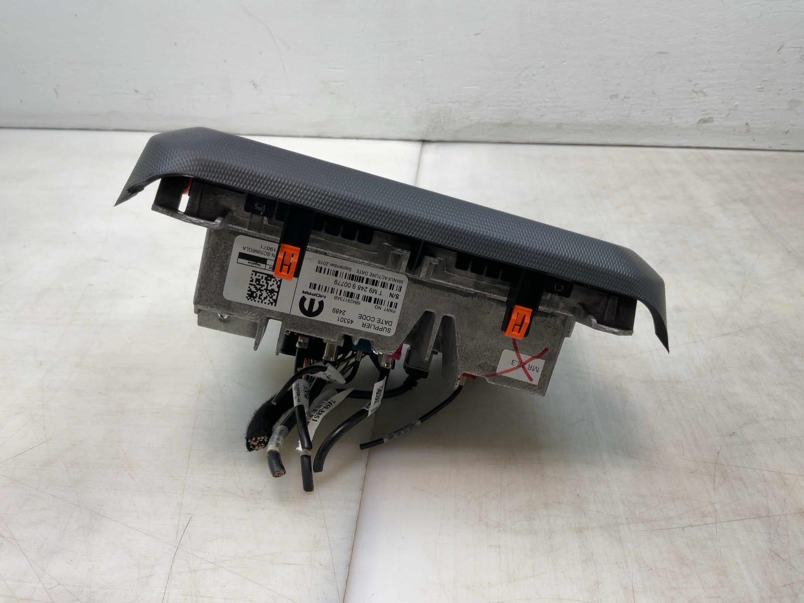 Jeep Wrangler JL OEM 8.4inch Touchscreen Radio w Trim Panel 2019-2020 168294