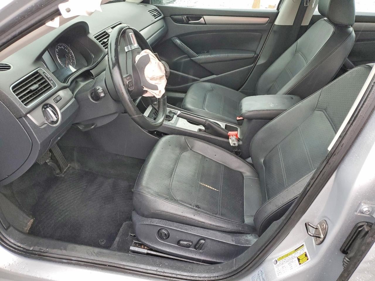 2012-2017 Volkswagen CC Radio With Navigation OEM 1512012