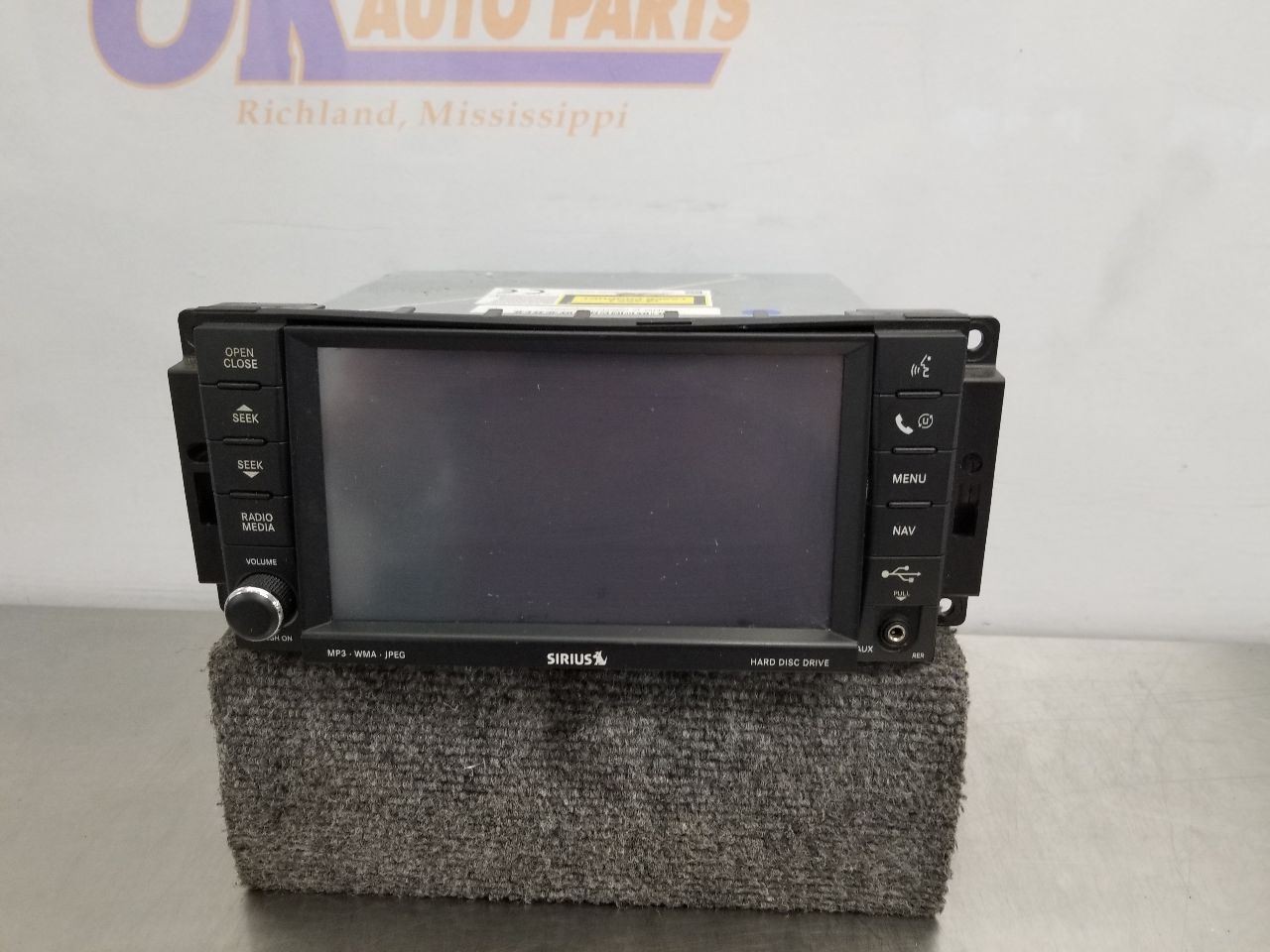 08 DODGE CHARGER SUPER BEE RADIO AUDIO RECEIVER AND DISPLAY ID RER ON FACE PLATE