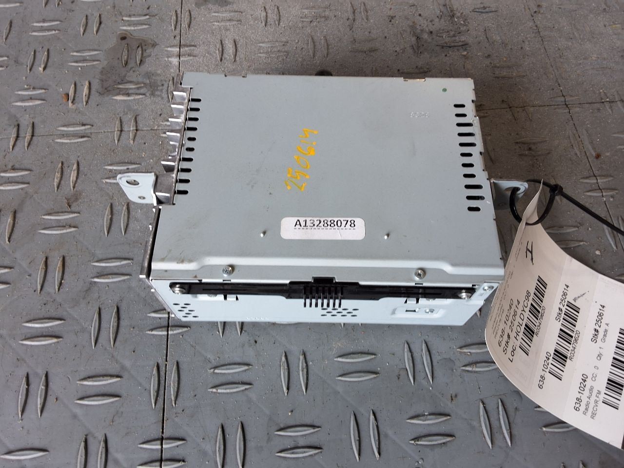 2017-2019 Ford ESCAPE Radio Receiver AM-FM-CD-MP3 ID GJ5T-19C107-GB