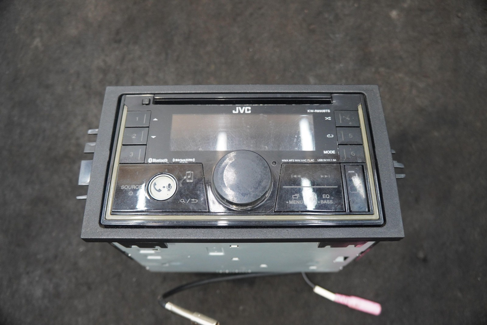 AM FM Radio Receiver CD Player Bluetooth Sirius XM Satellite USB JVC KW-R930BTS