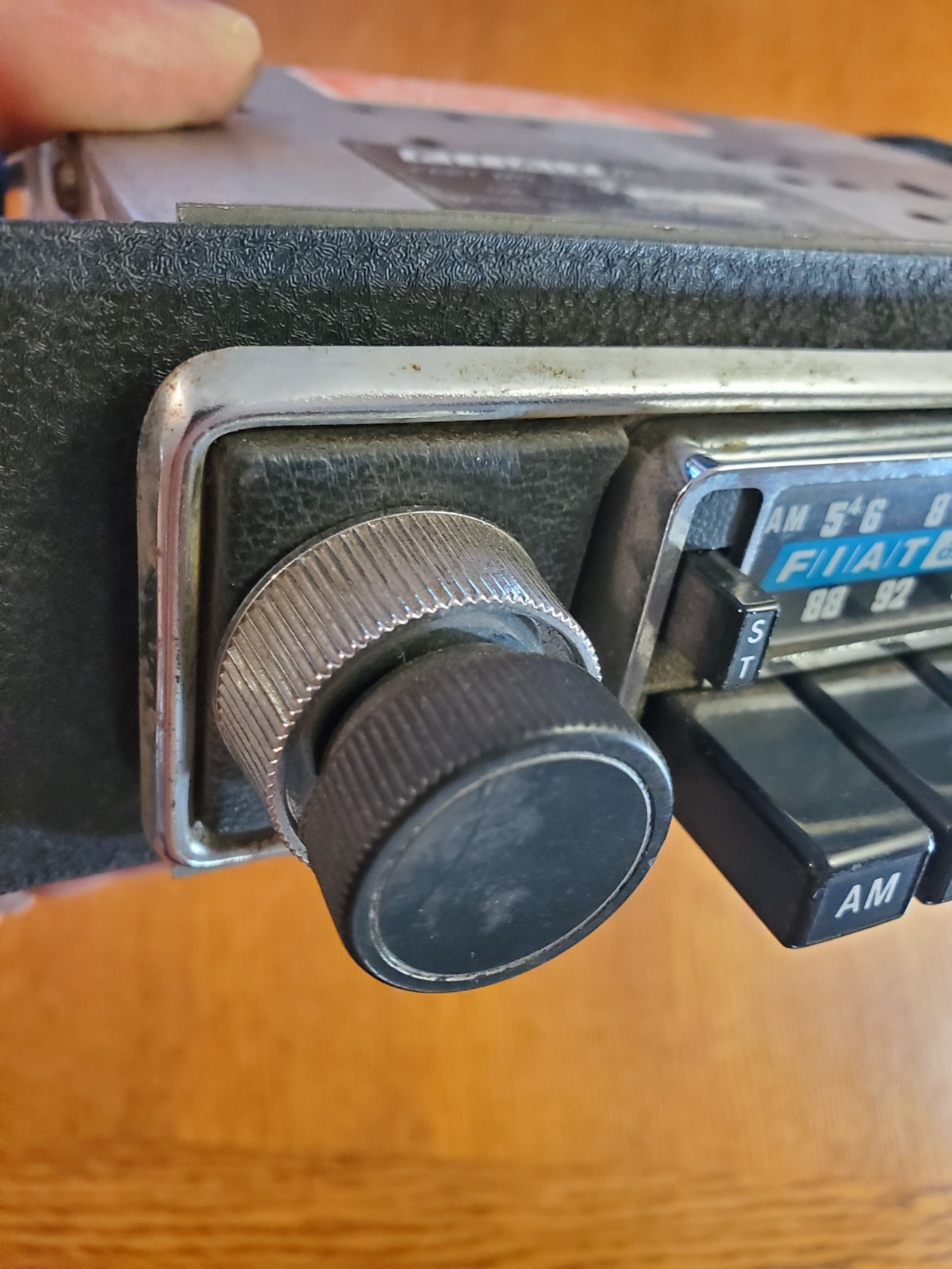 Fiat Astrosonix Stereo Pushbutton AM/FM Original Radio, Part # 8967