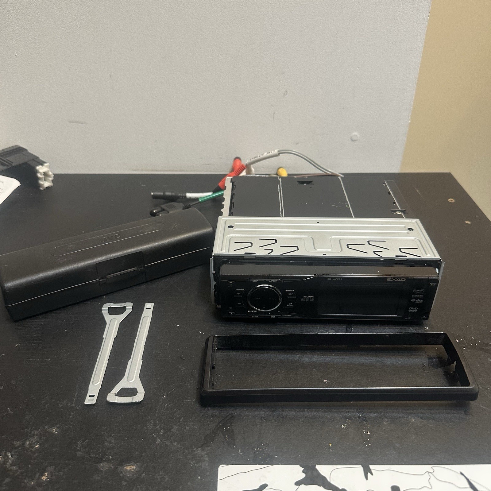 JVC KD-AVX11 DVD/CD Car Stereo Built-In 2.7″ Widescreen Monitor Untested