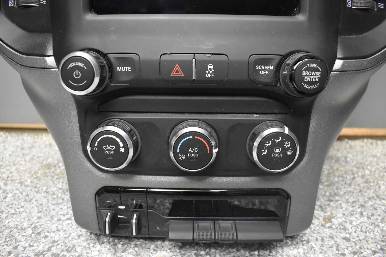 2020 RAM 2500 8.4″ UCONNECT 4 OEM RADIO W/ CONTROL PANEL & SCREEN UCM NON-NAV