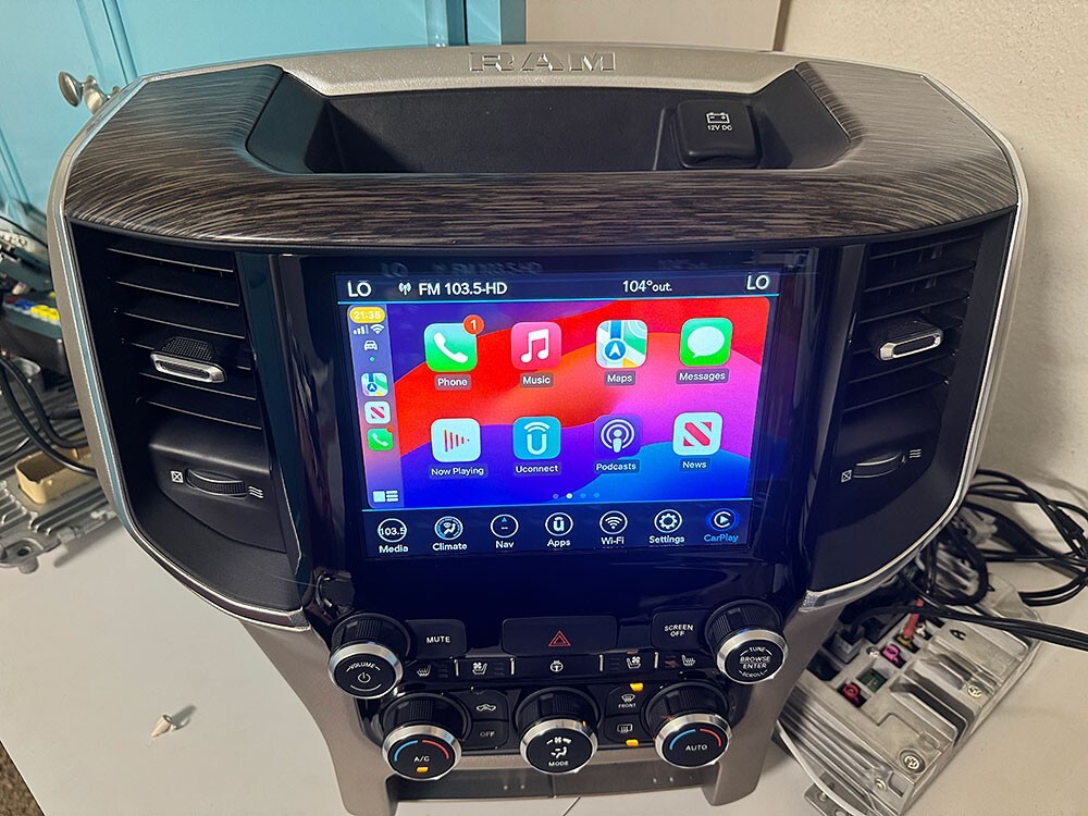 19-22 RAM UAV UCONNECT 4C 8.4″ DISPLAY CARPLAY/SXM/GPS RADIO WIRING BEZEL AC CNT
