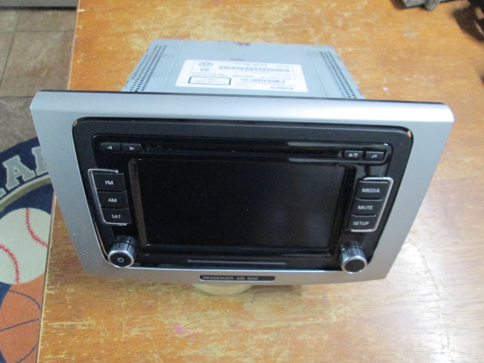 2010-2015 VW Jetta AM FM XM CD radio receiver 1K0 035 180 AC