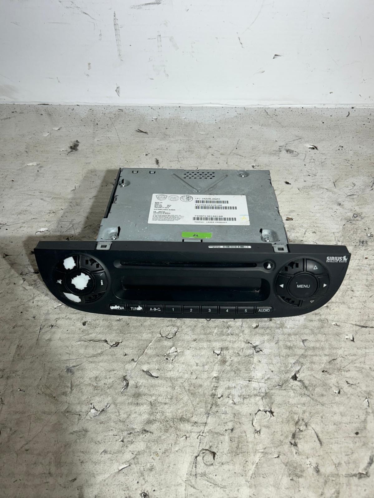 2012-2017 Fiat 500 AM FM CD MP3 Radio 1RZ26JXWAG OEM 2 Door