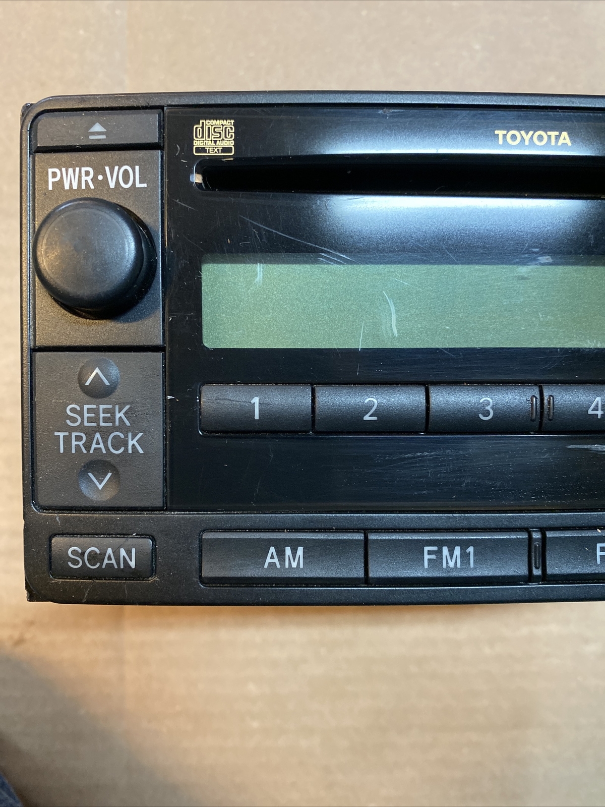 TOYOTA RADIO STEREO HEAD UNIT CD AUX AM FM TUNDRA FJ CRUSIER YARIS 86120-35401