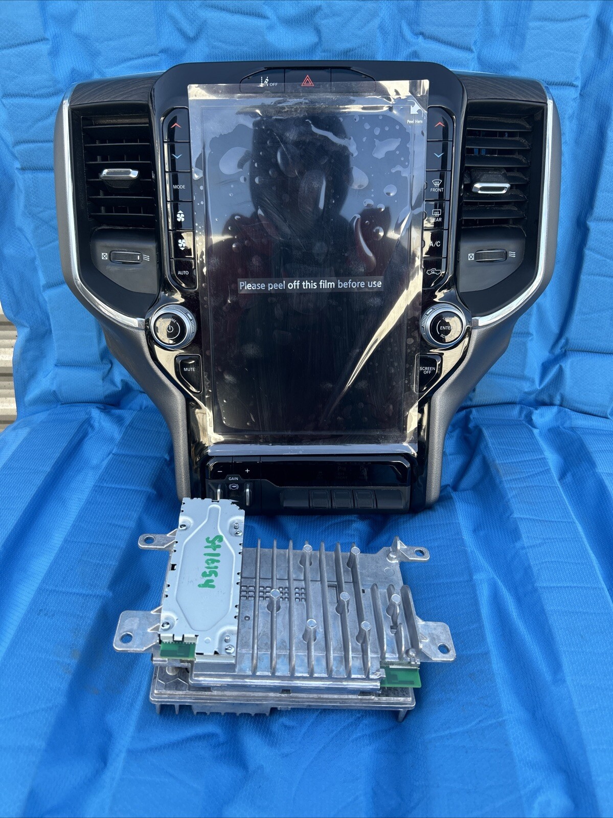 19-25 RAM 12″ UCONNECT 4C CARPLAY/GPS NAV/SXM UAX RADIO BEZEL DISPLAY 68598596AC