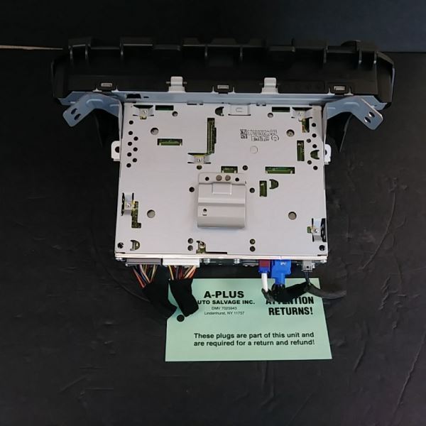 2021 HYUNDAI KONA OEM Radio Display w Receiver Assembly ID 96160J9020 Fits 18-21