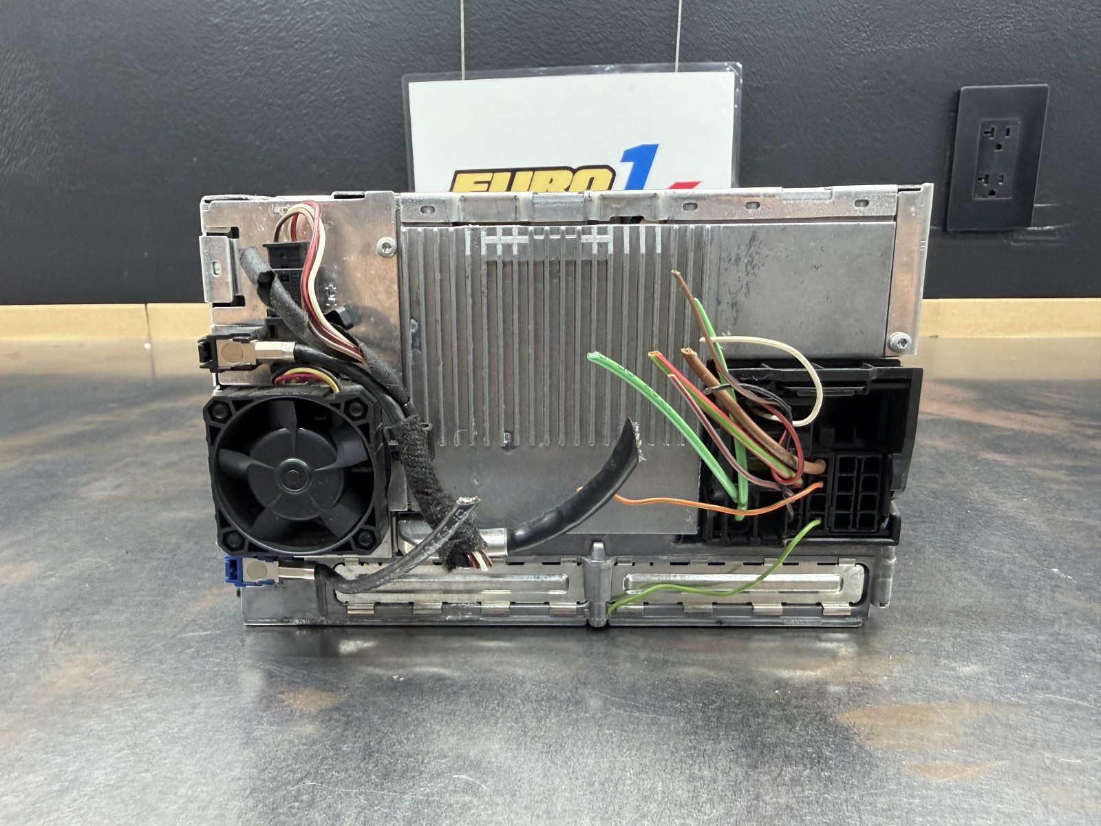 06-08 BMW E90 E92 E93 335 M3 CCC Navigation Headunit CD DVD FM Radio Tuner OEM