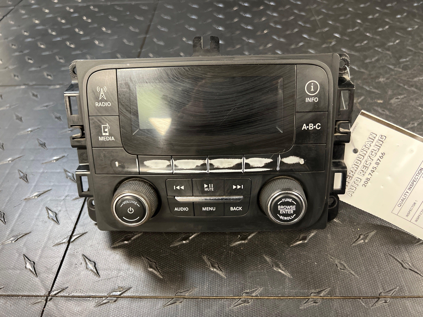 2015 – 2016 Dodge Ram 2500 AM FM U-Connect Stereo Radio Receiver (68245816AD)