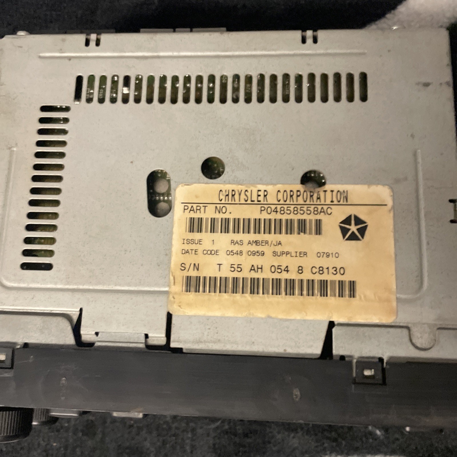 OEM Chrysler Dodge Jeep Infinity AM/FM Cassette Radio P04858558AC – NOS Untested
