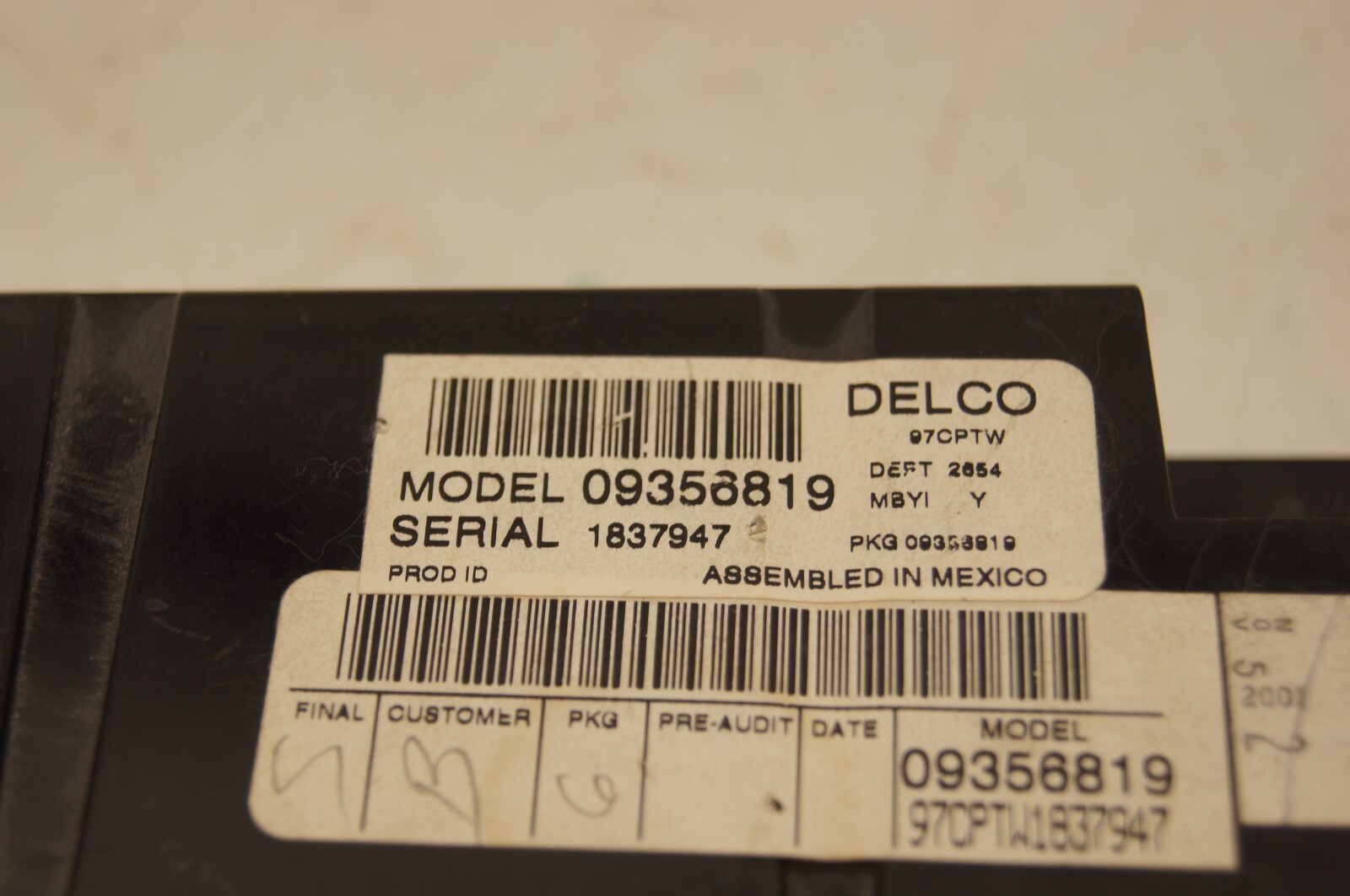 2000-2006 Chevrolet Tahoe GMC Yukon Rear Audio Radio Control GM 09356819 9356819