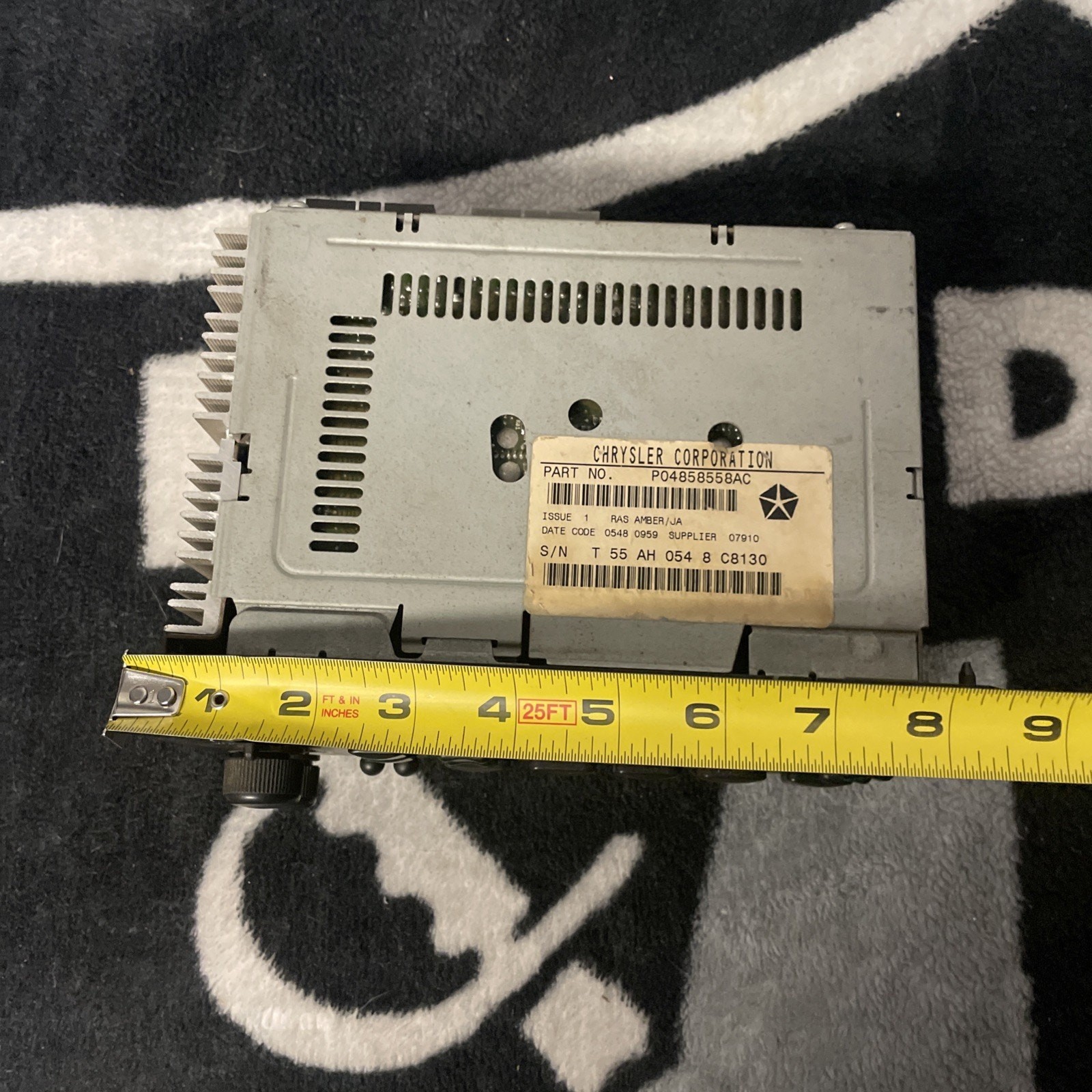 OEM Chrysler Dodge Jeep Infinity AM/FM Cassette Radio P04858558AC – NOS Untested