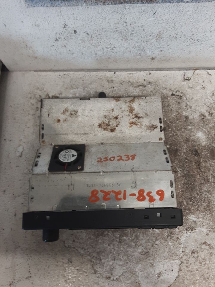 Audio Equipment Radio Heritage Single Fits 99-04 FORD F150 PICKUP 1600022