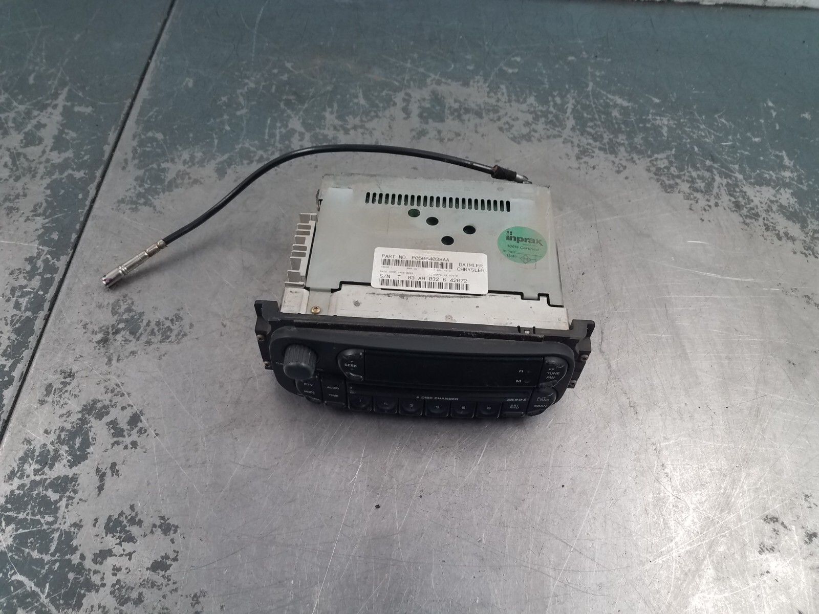 2006 Jeep Wrangler TJ Rubicon 4×4 AM FM 6 CD Radio #62517 Z2