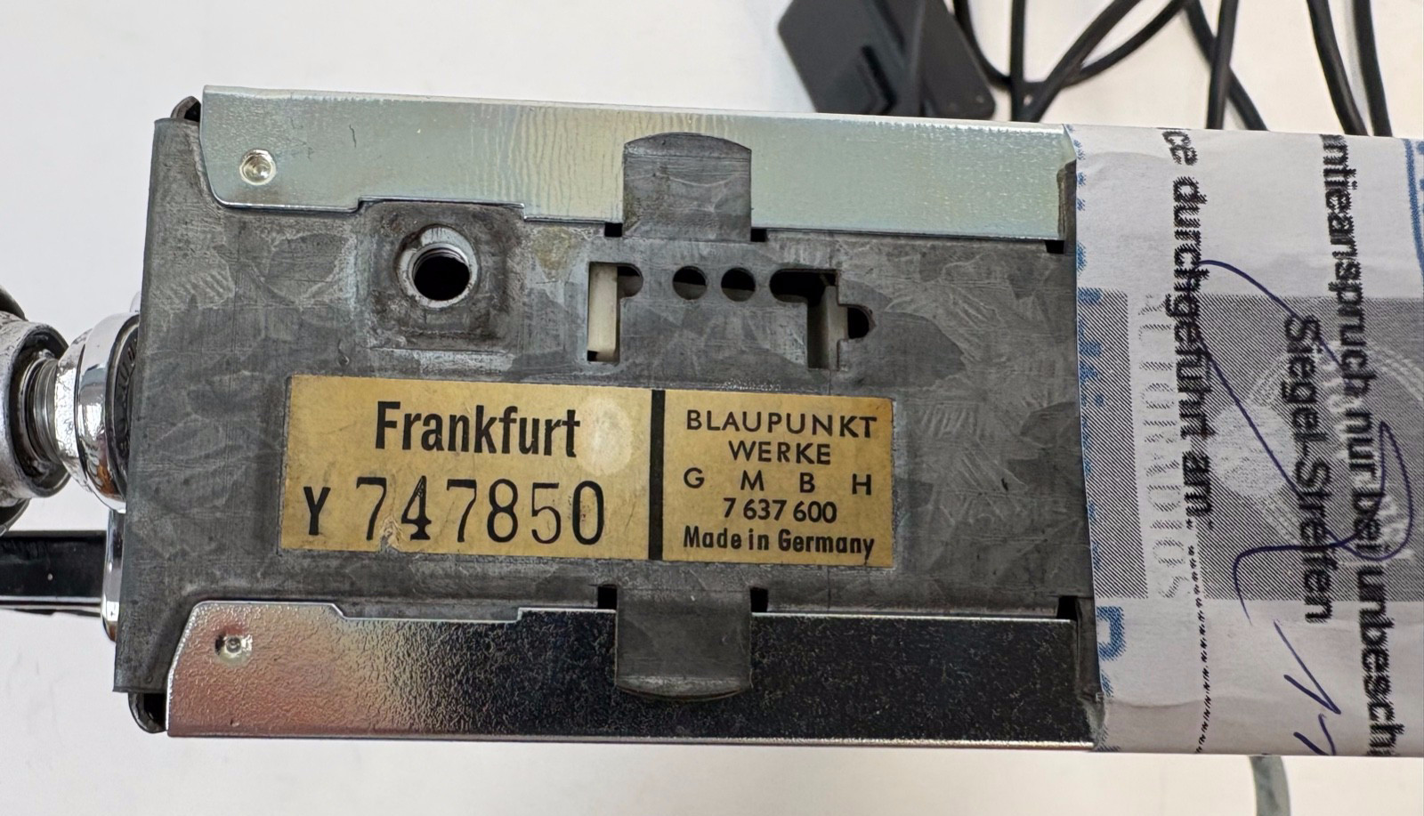 Blaupunkt Frankfurt White face am fm with ipod connector 65-68 Porsche Mercedes