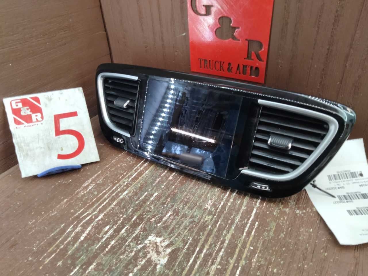2018 2019 2020 CHRYSLER PACIFICA RADIO DASH DISPLAY SCREEN 68316174AB