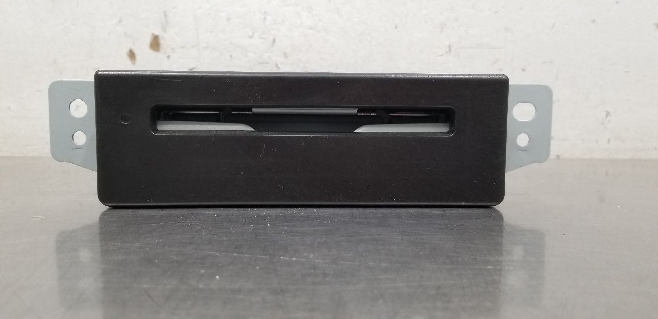 17 CADILLAC ESCALADE ESV RADIO AUDIO DISC PLAYER 84016435