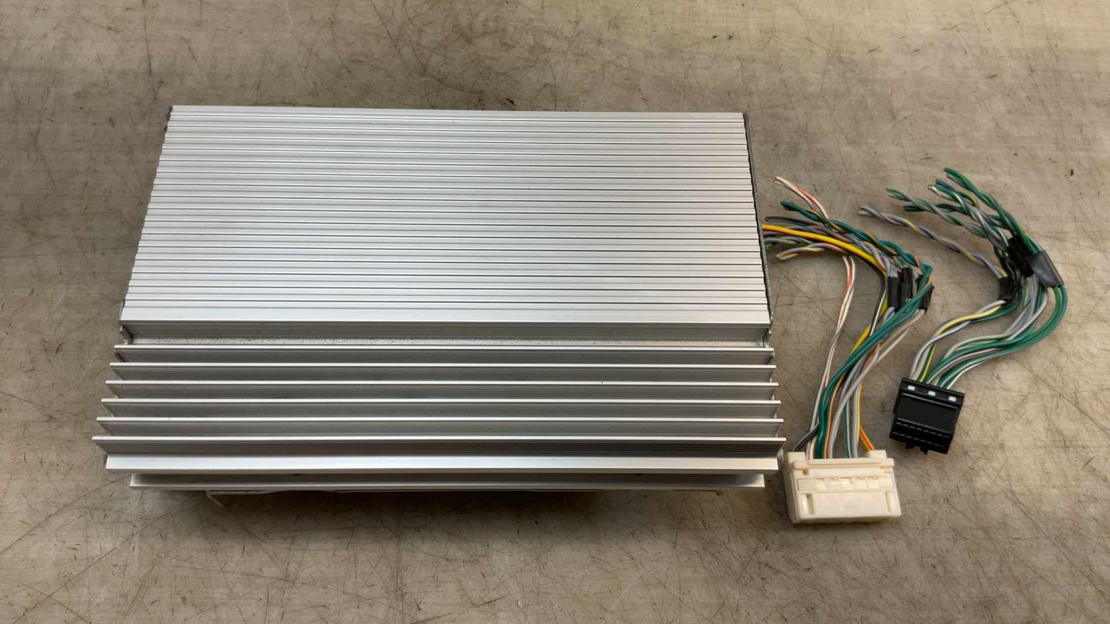 Jeep Wrangler JK OEM Infinity Premium Amp Amplifier 05064140AJ 2007-2010 177796